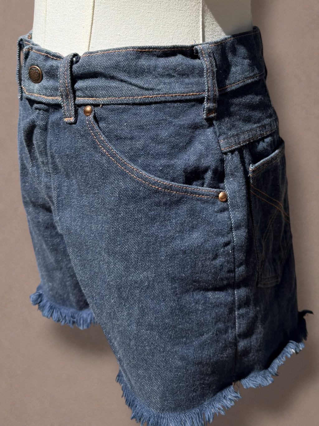 Big Yank 70s Cutoff Denim Shorts | Dark Wash Frayed Hem