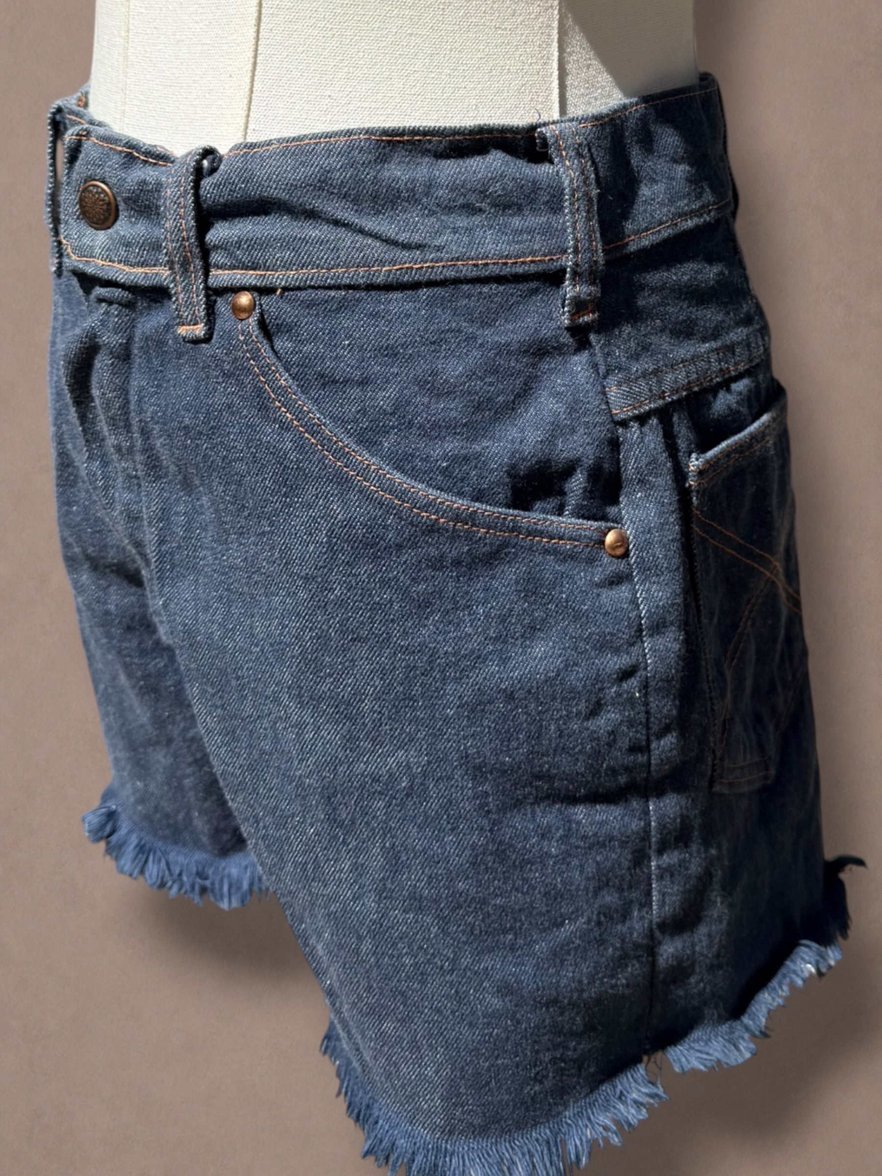 Big Yank 70s Cutoff Denim Shorts | Dark Wash Frayed Hem