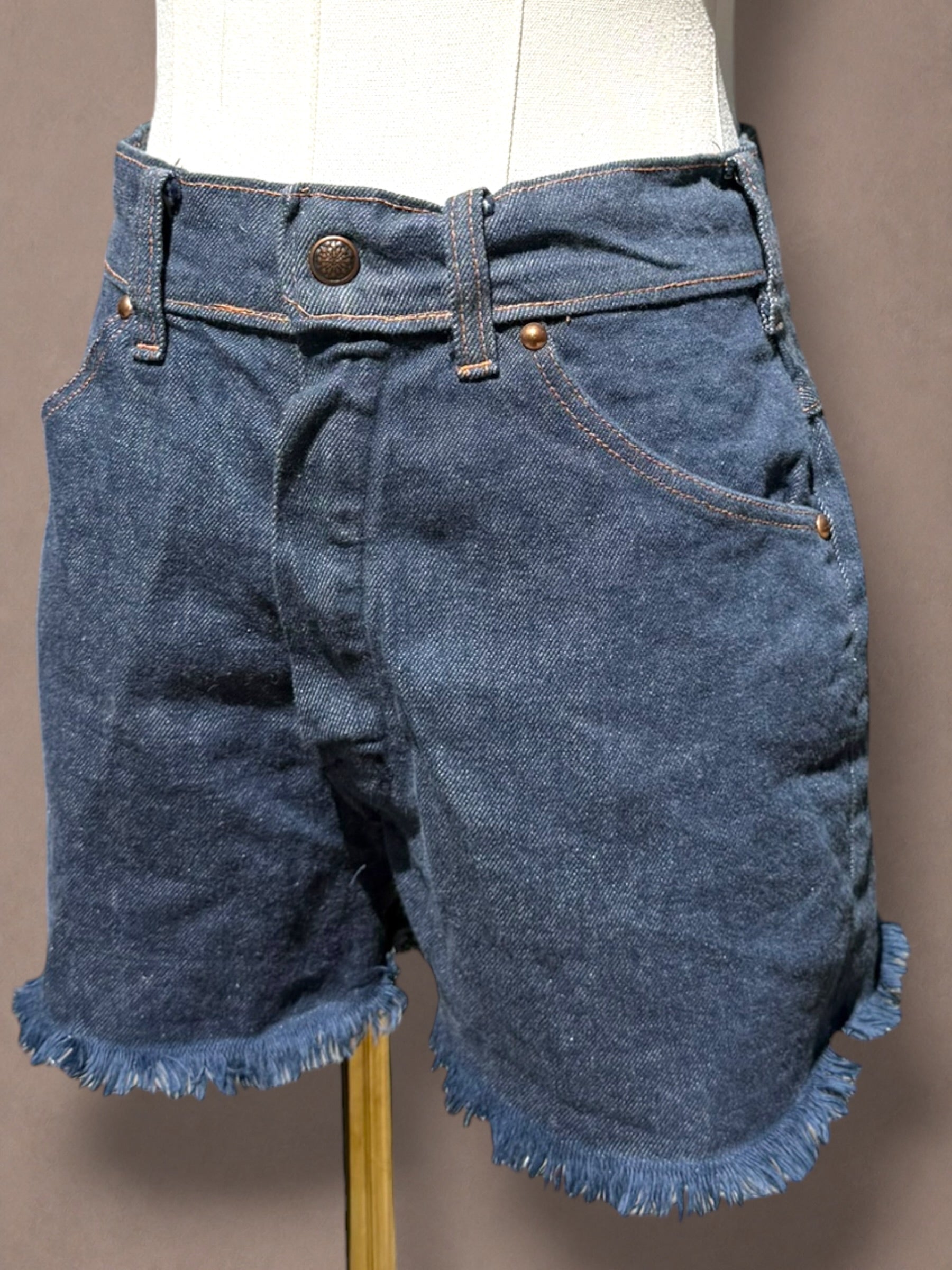 Big Yank 70s Cutoff Denim Shorts | Dark Wash Frayed Hem